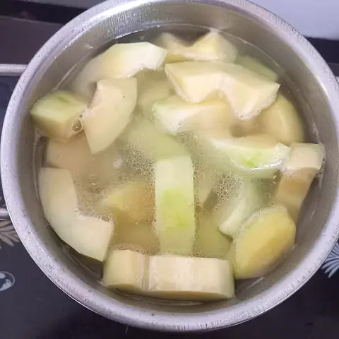 Nấu Canh Đu Đủ Với Sườn