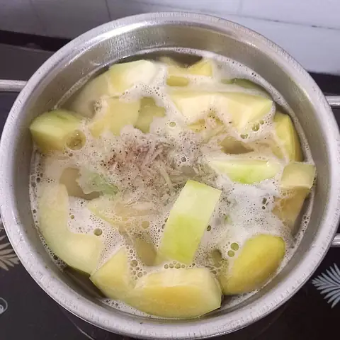 Nấu Canh Đu Đủ Với Sườn