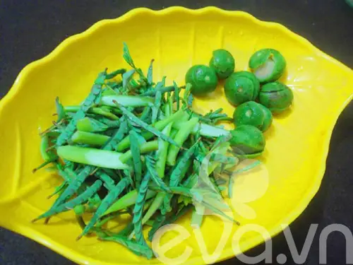 Vị chua, thanh mát của canh sườn nấu sấu sẽ tăng phần hấp dẫn cho bữa cơm ngày nắng nóng. Vị chua, thanh mát của canh sườn nấu sấu sẽ tăng phần hấp dẫn cho bữa cơm ngày nắng nóng.