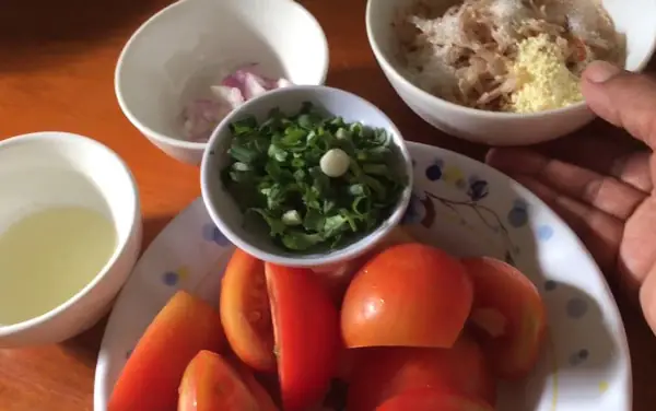 Nguyên liệu nấu canh cà chua tép khô Nguyên liệu nấu canh cà chua tép khô