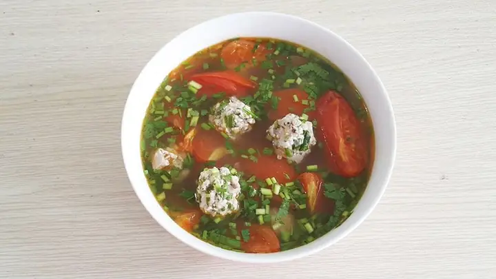 1. Canh thịt bò cà chua