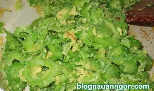 Cách Làm Món Mướp Đắng Xào Trứng Thơm Ngon Bổ Dưỡng, Không Hề Bị Đắng !