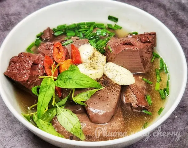 Vào Những Ngày Cuối Năm Lạnh Giá Thế Này Được Thưởng Thức Bát Canh Tiết Lợn Mềm Tan, Thơm Nức Nóng Hổi Như Thế Này Thì Còn Gì Bằng.