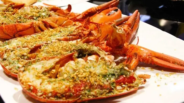 1. Tôm hùm nướng bơ tỏi