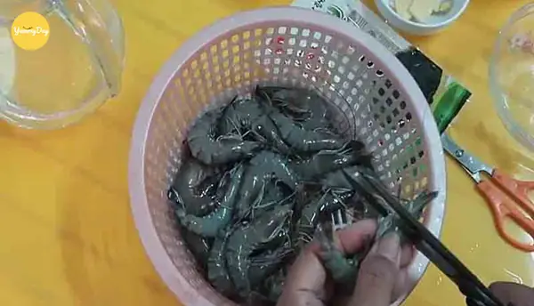 Bước 1: Sơ Chế Nguyên Liệu