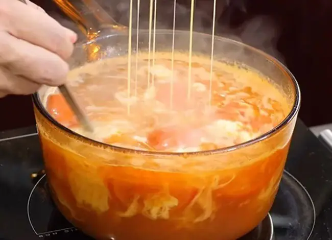 Các Bước Nấu Canh Trứng Cà Chua Đơn Giản