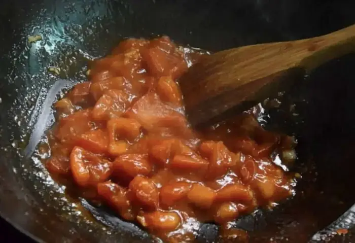 Khi nấu canh trứng cà chua, hãy áp dụng theo mẹo này, món canh vừa có "hoa" trứng đẹp mắt lại mịn màng và thơm ngon.