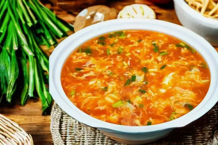 Khi nấu canh trứng cà chua, hãy áp dụng theo mẹo này, món canh vừa có "hoa" trứng đẹp mắt lại mịn màng và thơm ngon.