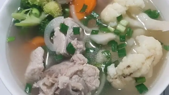 14. Canh Sườn Nấu Súp Lơ