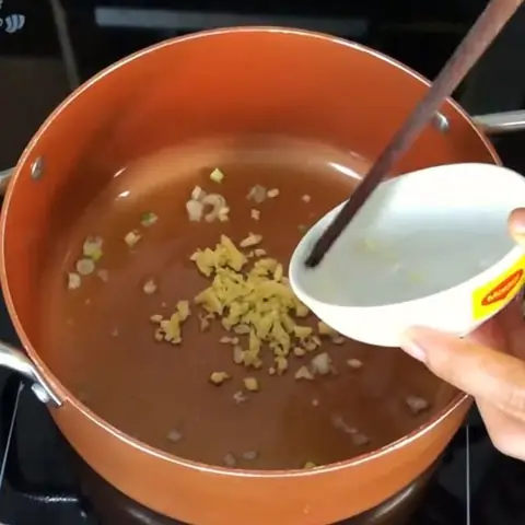 Cách làm chả lụa kho tiêu ngon đậm đà Cách làm chả lụa kho tiêu ngon đậm đà