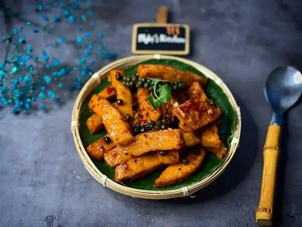 Cách làm chả lụa kho tiêu ngon đậm đà Cách làm chả lụa kho tiêu ngon đậm đà