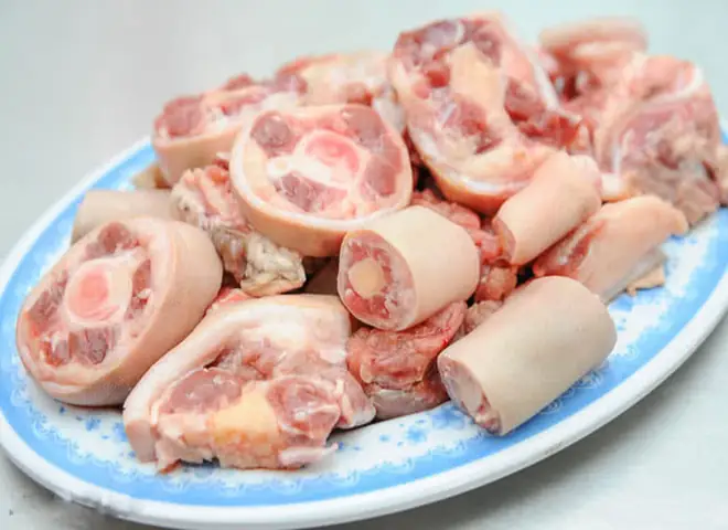 Bước 1: Sơ chế đuôi bò Bước 1: Sơ chế đuôi bò