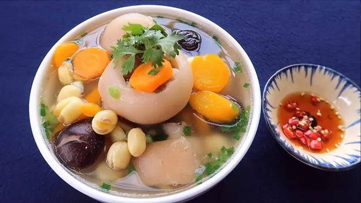 3. Chân giò hầm hạt sen 3. Chân giò hầm hạt sen