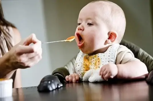 Khi Nào Thì Bé 5 Tháng Có Thể Ăn Dặm Được?