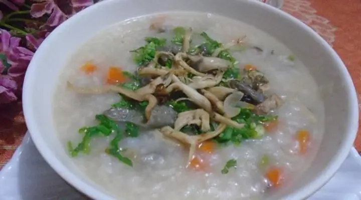 Cách nấu cháo gà nấm rơm bằng nồi áp suất