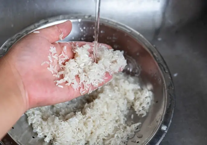 Bước 1: Vo gạo