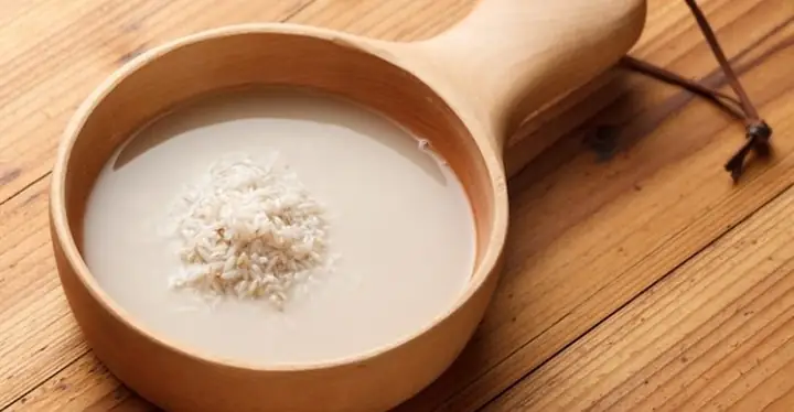 Bước 1: Vo và ngâm gạo