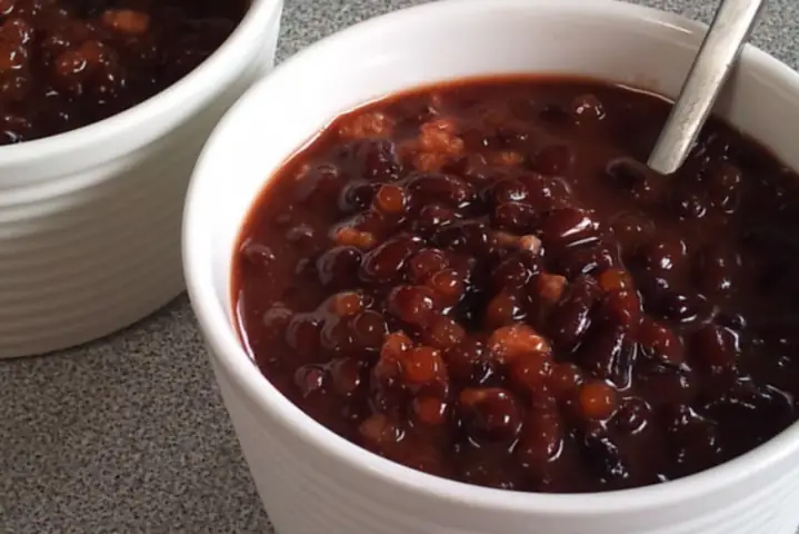 3Cách nấu cháo đậu đen với bí đỏ 3Cách nấu cháo đậu đen với bí đỏ