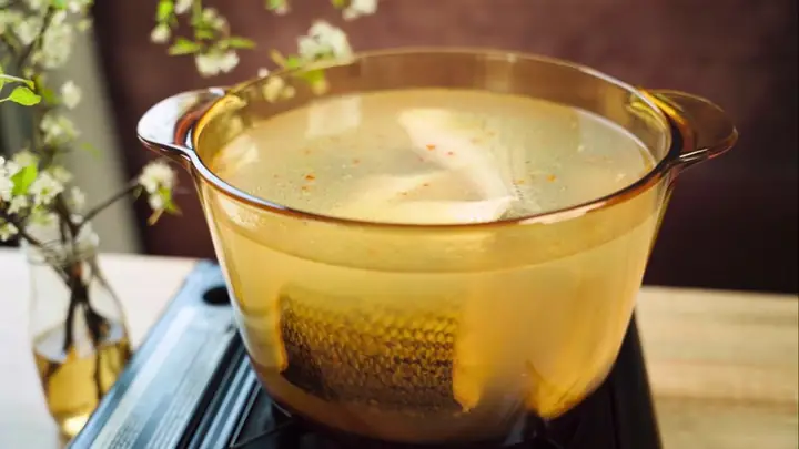 Bước 2: Luộc cá chép