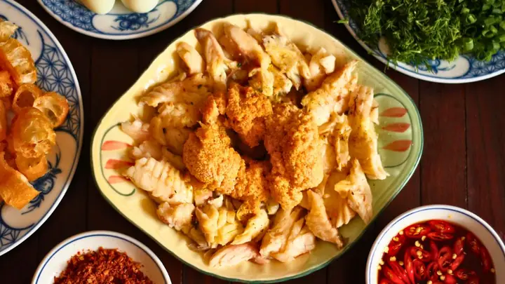 Bước 3: Xào thơm thịt cá