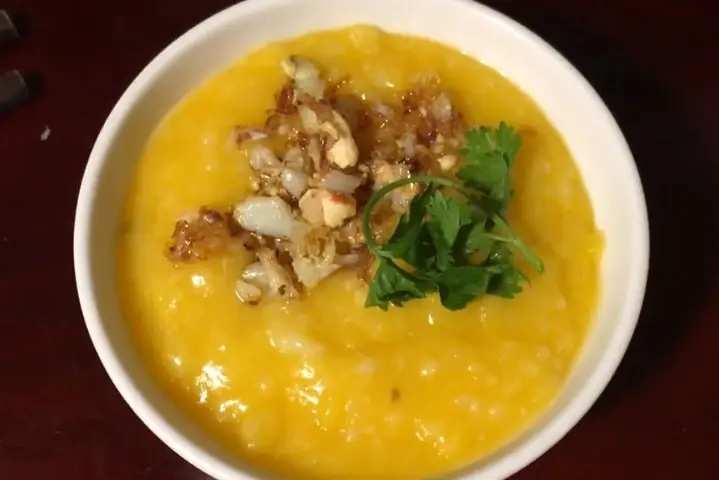 Cháo cá dìa cho bé với cà rốt