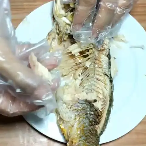 Luộc Và Tách Thịt Cá Chép