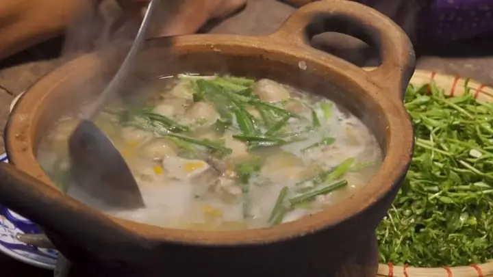 Nếu bạn đang không biết làm cách nào để nấu một nồi cháo cá khoai, thơm ngon mang đậm hương vị sống nước miền Tây, thì hãy cùng đi tìm hiểu cách nấu nhé!