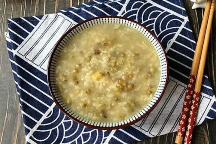 Cháo cá lăng cho bé với đậu xanh