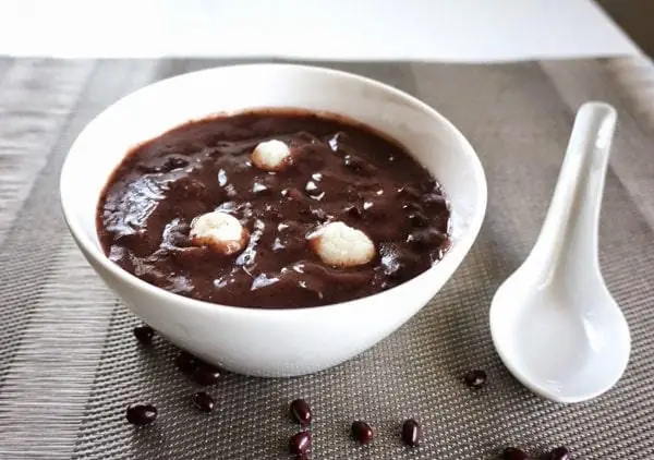 2. Cháo cá trắm nấu đậu đỏ