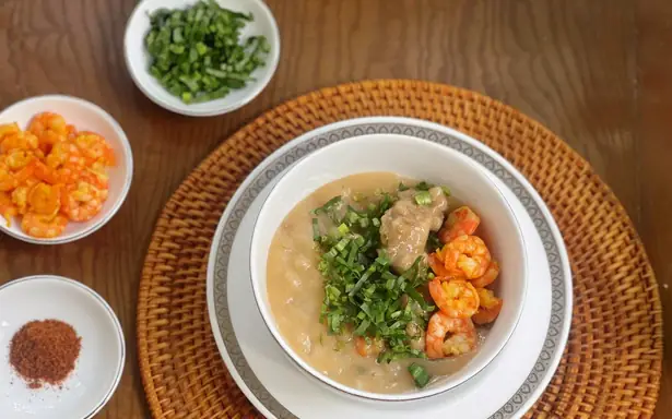 Sơ chế nguyên liệu nấu cháo canh Quảng Bình