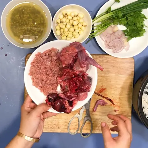 Bước 1: Thực Hiện Sơ Chế Chim Bồ Câu