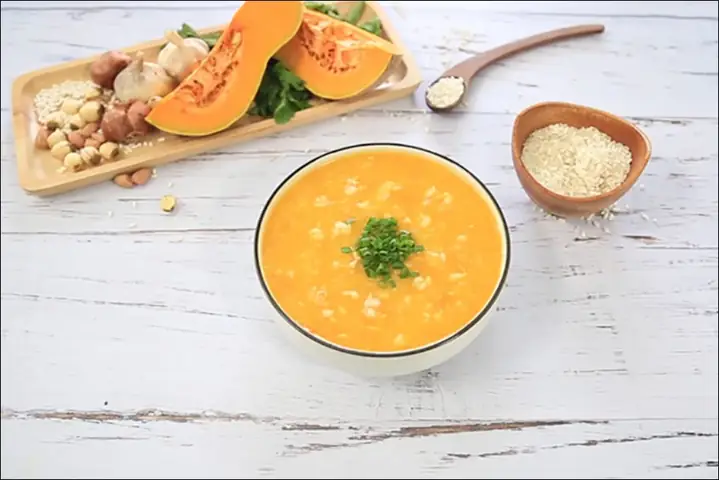 Nấu cháo bí đỏ và chim cút Nấu cháo bí đỏ và chim cút