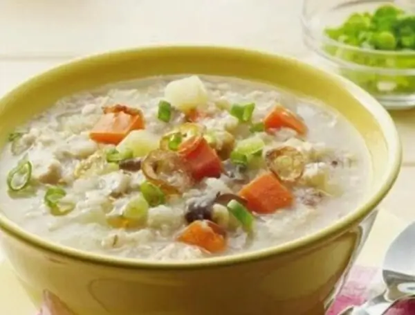 1.6. Cháo thịt bò cà rốt cho bé cảm cúm