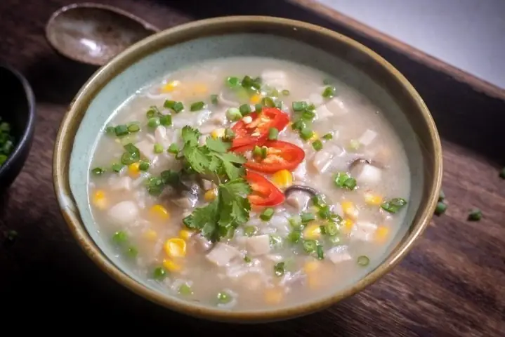 Cháo củ sen với bắp non