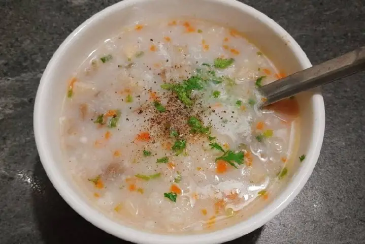 Cháo củ sen với nấm