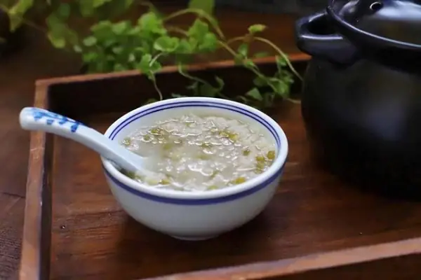 Bước 2: Nấu cháo đậu xanh