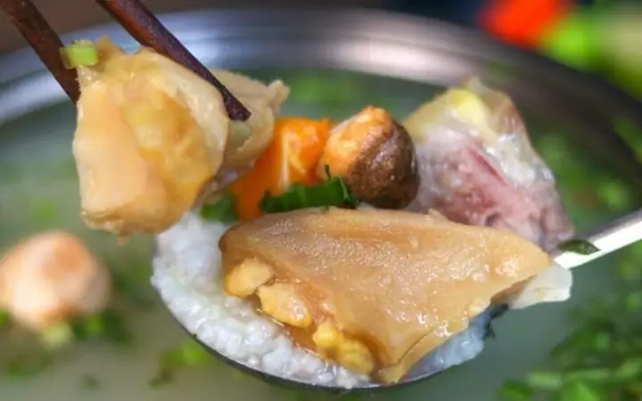 Vào những ngày mát trời mà được thưởng thức tô cháo dựng bò thơm ngon bổ dưỡng thì còn gì tuyệt vời bằng. Mời bạn cùng tham khảo cách nấu cháo dựng bò ngon đúng vị và cực kỳ đơn giản nhé!