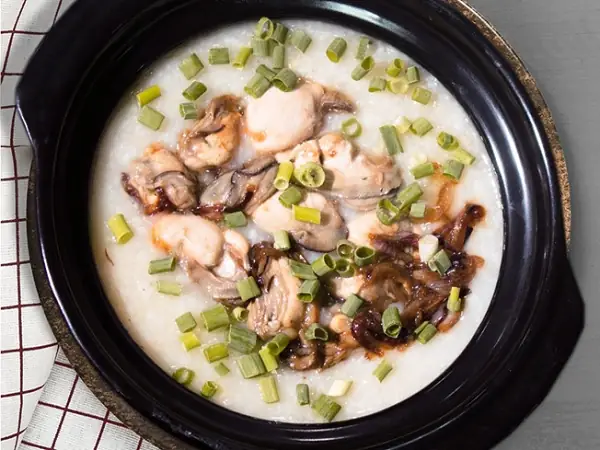 Bước 3: Trộn cháo với hàu xào