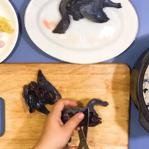 Sơ Chế Và Ướp Gà Ác