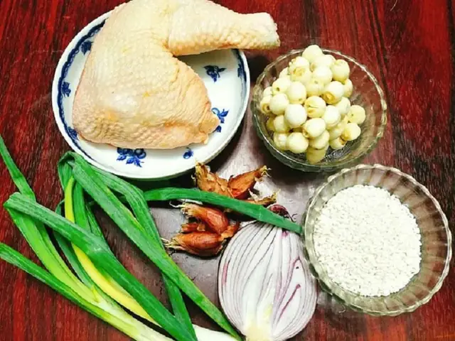 3.2. Cháo Gà Hầm Hạt Sen Bổ Cơ Thể, Dưỡng Tinh Thần 3.2. Cháo Gà Hầm Hạt Sen Bổ Cơ Thể, Dưỡng Tinh Thần