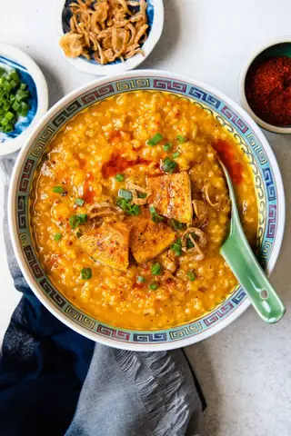 2. Cháo gạo lứt nấu với gì? Cách nấu cháo gạo lứt bí đỏ