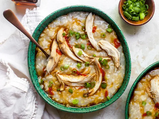 6. Cách nấu cháo gạo lứt thịt gà