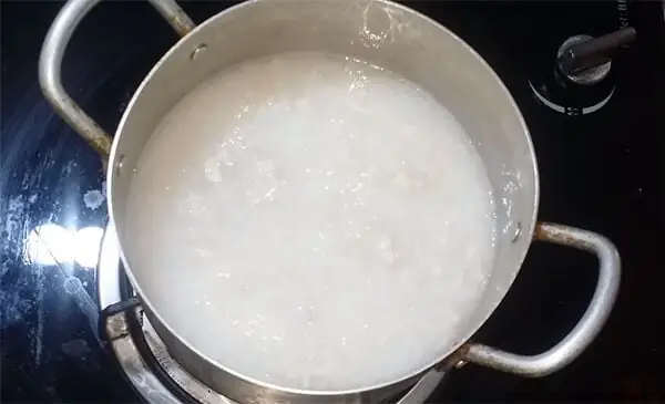 Bước 2: Nấu cháo trắng