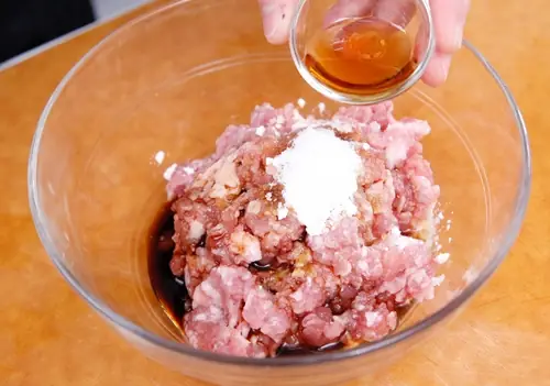 Ướp thịt và xào sơ