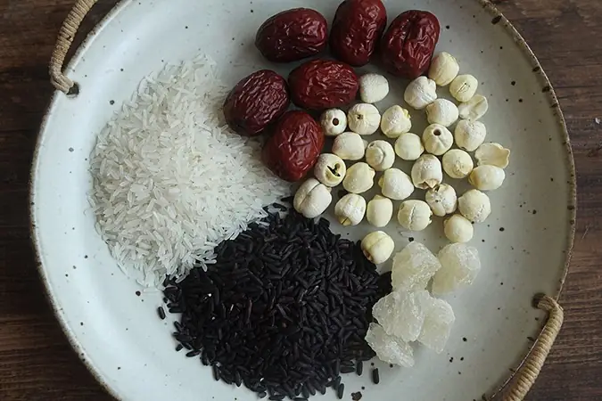 Một bát cháo hạt sen ngọt ấm không chỉ ngon mà còn tốt cho hệ tiêu hóa. Một bát cháo hạt sen ngọt ấm không chỉ ngon mà còn tốt cho hệ tiêu hóa.