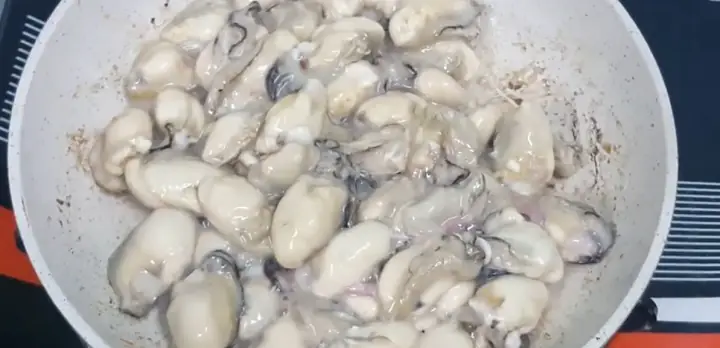 Các Bước Thực Hiện Cháo Hàu Sữa Hạt Sen Các Bước Thực Hiện Cháo Hàu Sữa Hạt Sen