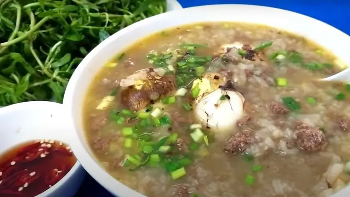 Cháo Thịt Bò Và Trứng Vịt Lộn Cho Những Ngày Mưa
