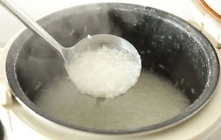 Lý do nên nấu cháo bằng nồi cơm điện