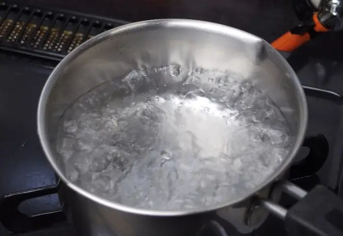 2Nấu cháo bằng nước sôi