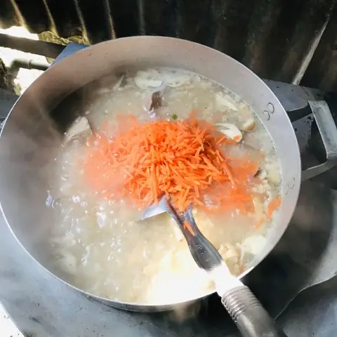 Nấu cháo lưỡi heo